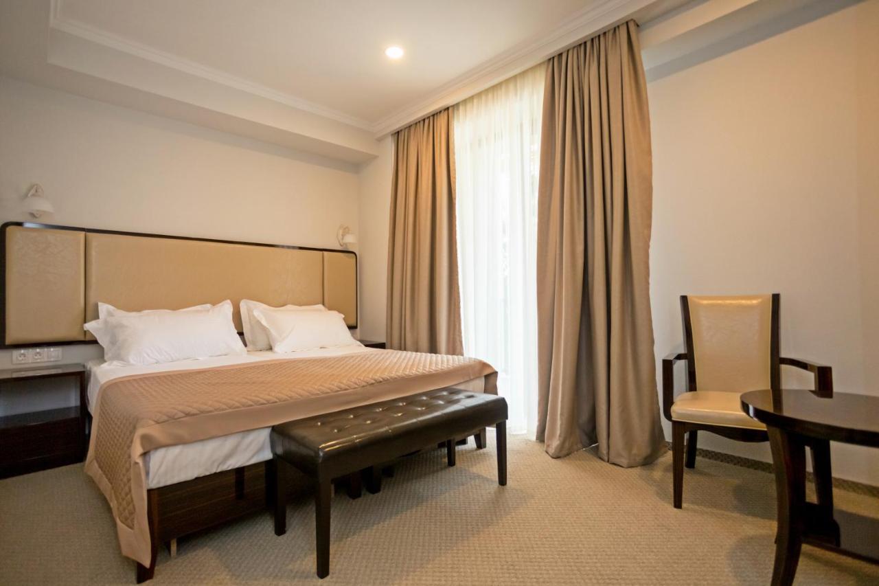 Hotel Genio Tbiliszi Szoba fotó
